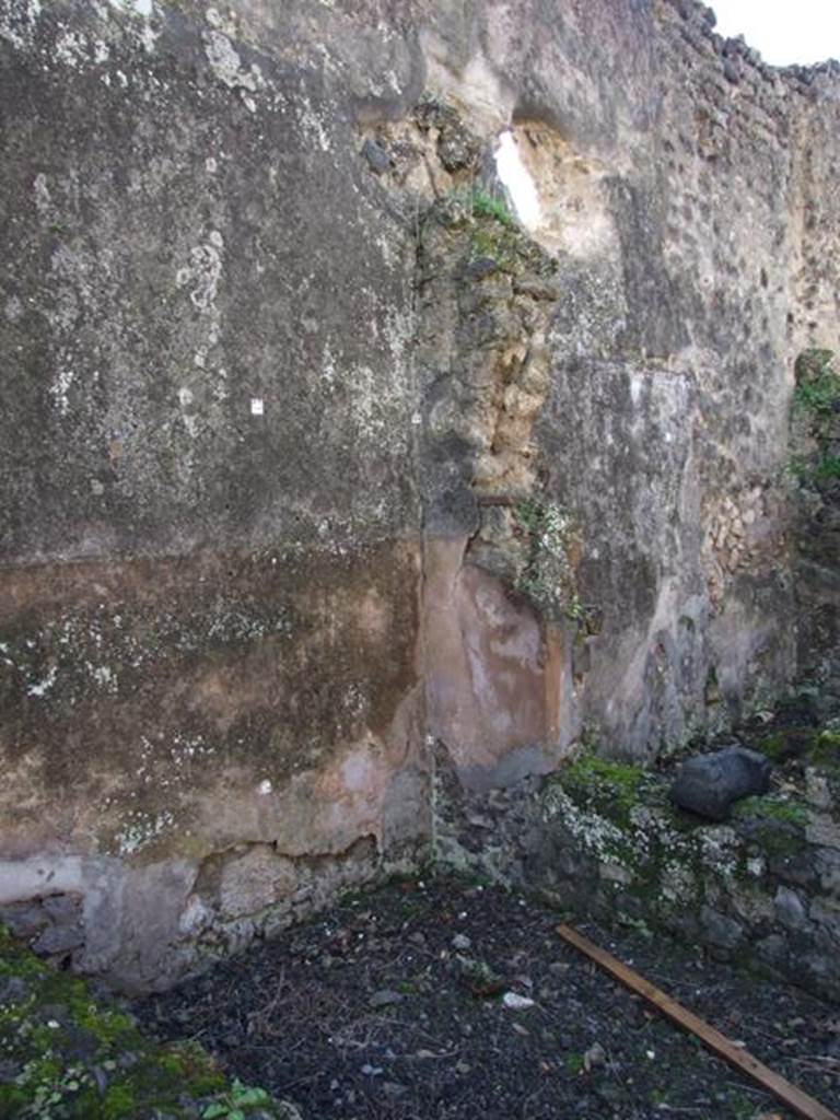 V.4.10 Pompeii. March 2009. South west corner of small open room on south side.