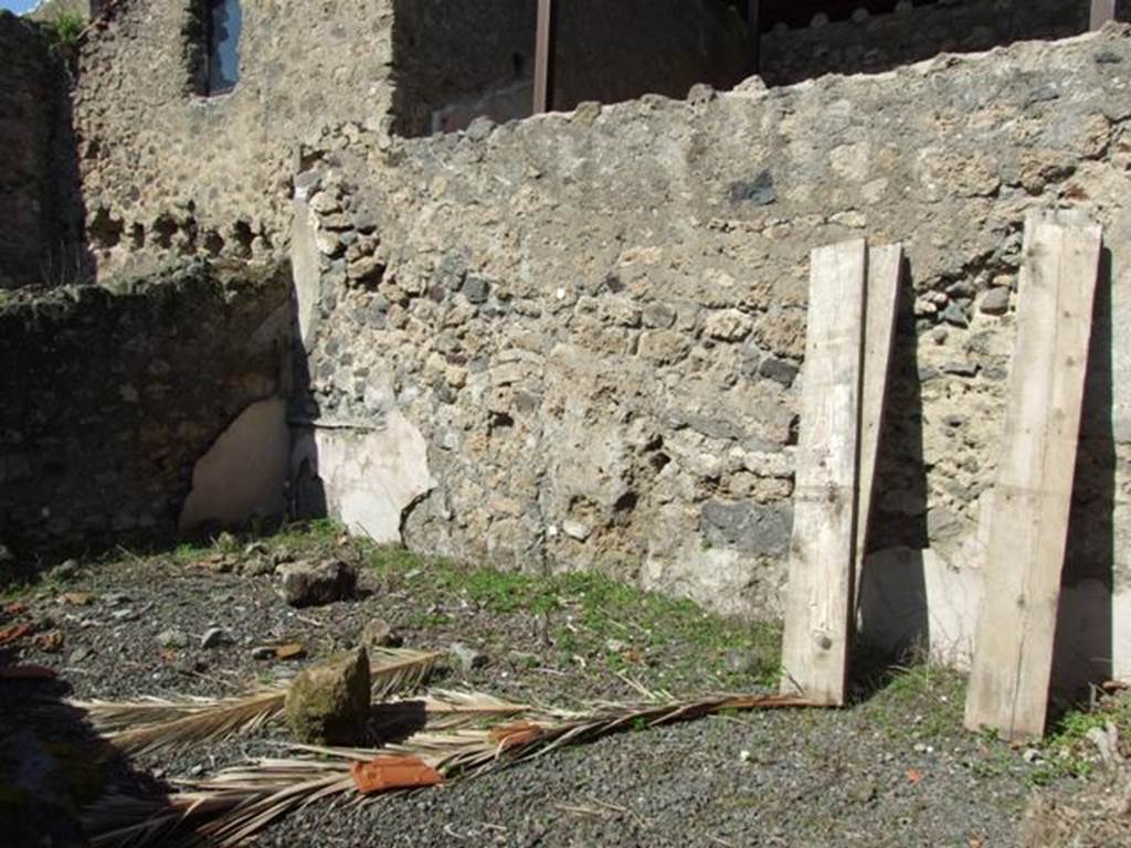 V.4.10 Pompeii. March 2009. North wall of Triclinium.