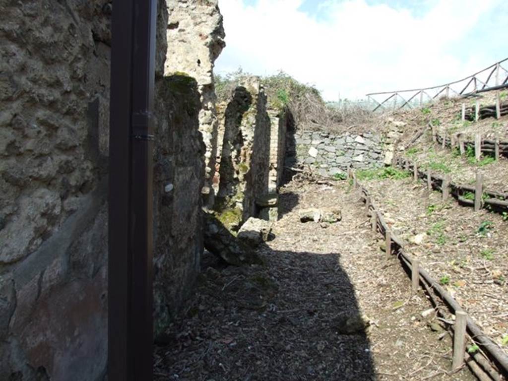 V.4.12 Pompeii. March 2009. North end of Vicolo dei Gladiatori, with doorways to V.4.12 and V.4.13.