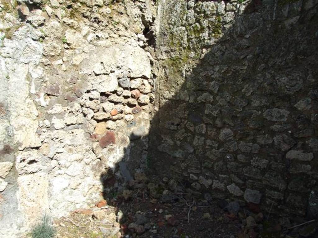 V.4.12 Pompeii. March 2009. North east corner of the workshop.