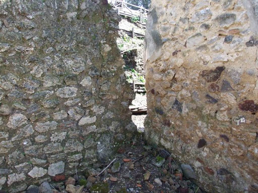 V.4.12 Pompeii. March 2009. South east corner of workshop.