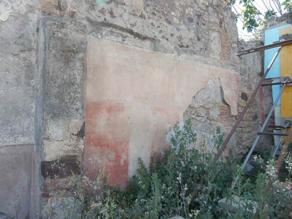 V.4.13 Pompeii. May 2017. Triclinium “R”, west wall and north-west corner. Photo courtesy of Buzz Ferebee.