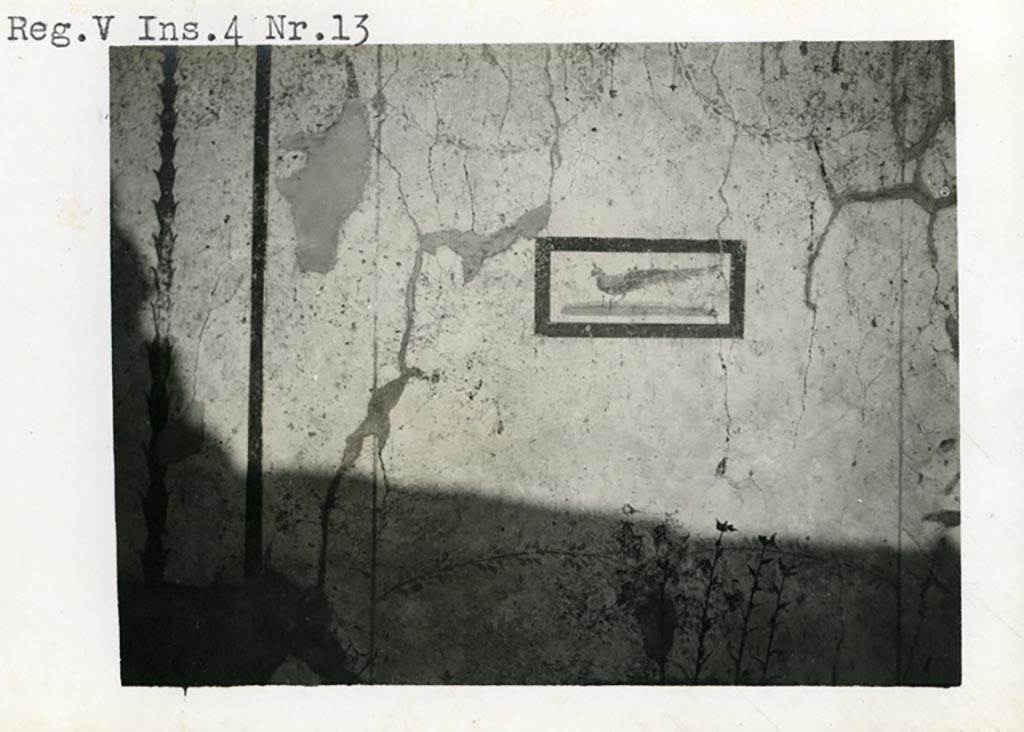 V.4.13 Pompeii. Pre-1937-39. Triclinium “S”, east wall.
Photo courtesy of American Academy in Rome, Photographic Archive. Warsher collection no. 682
According to Sogliano –
in the central square of the east wall a rectangular panel contained a peacock between two plants, one of which he was pecking at.
See Notizie degli Scavi di Antichità, 1905, (p.96).