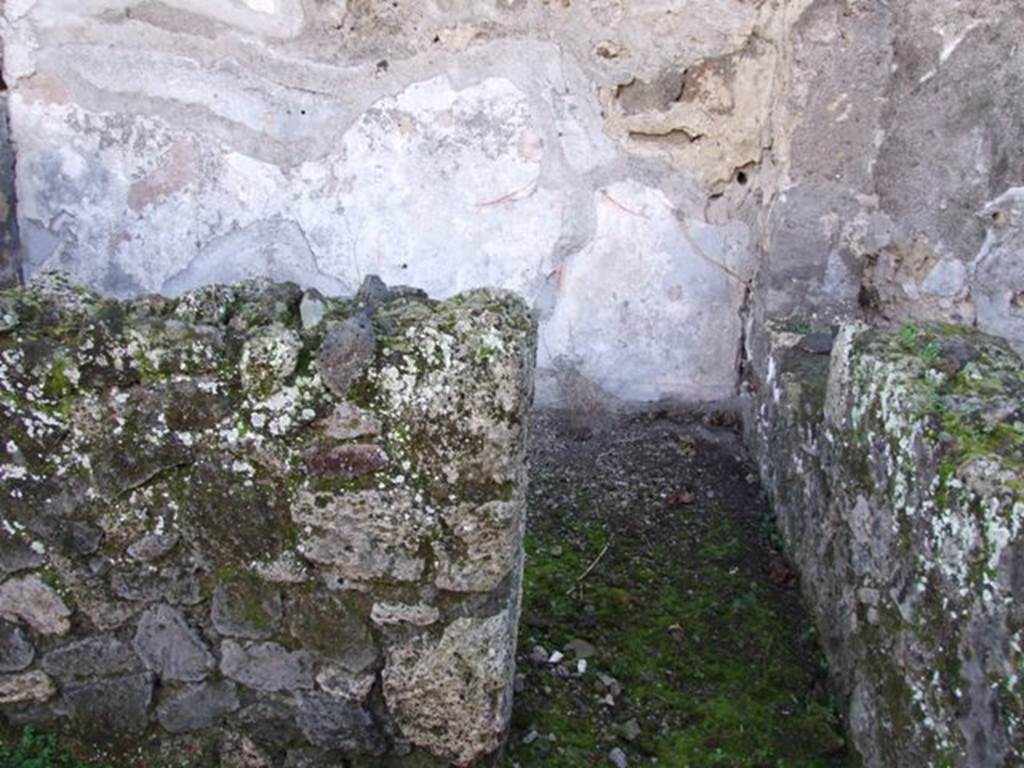 V.4.13 Pompeii. March 2009. Entrance to second diaeta on south side.