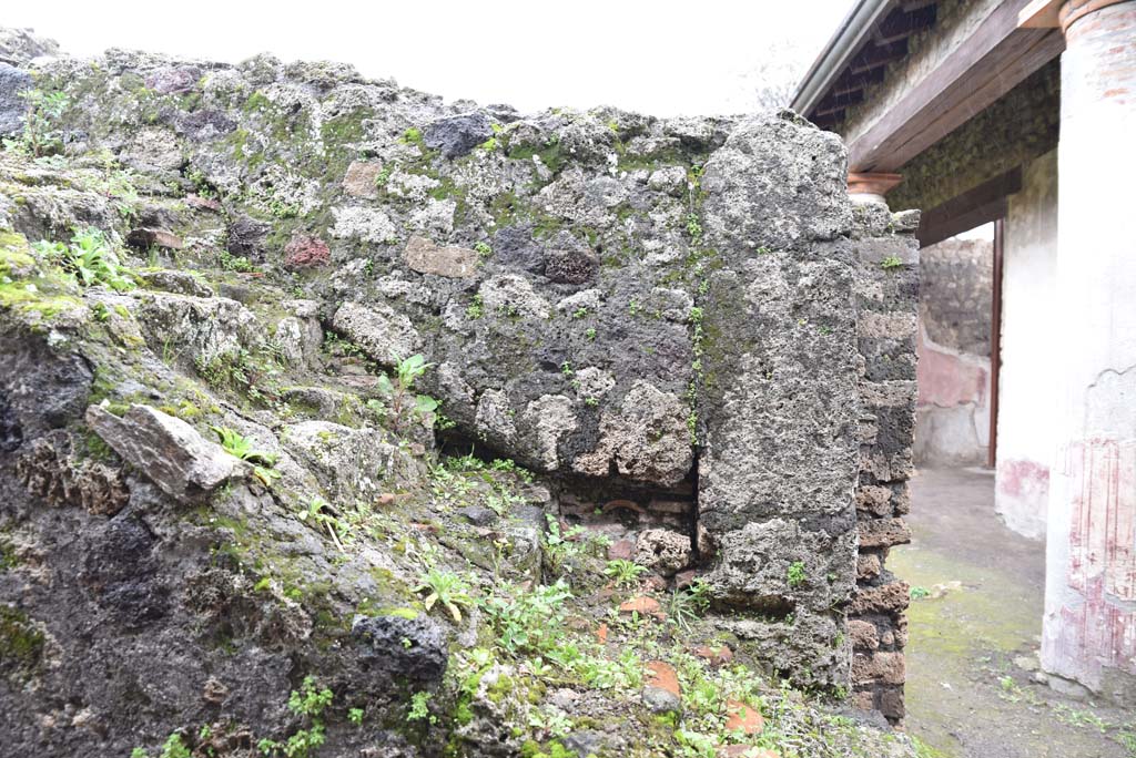 V.4.a Pompeii. March 2018. Room ‘o’, looking east towards steps and wall.
Foto Annette Haug, ERC Grant 681269 DÉCOR.