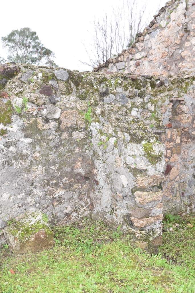 V.4.a Pompeii. March 2018.
Room ‘p’, west wall and north-west corner, with doorway into room ‘q’, on right.
Foto Annette Haug, ERC Grant 681269 DÉCOR.