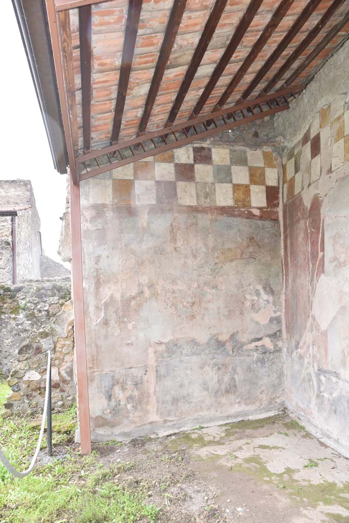 V.4.a Pompeii. March 2018. Room ‘l’ (L), looking towards west wall in north-west corner.
Foto Annette Haug, ERC Grant 681269 DÉCOR