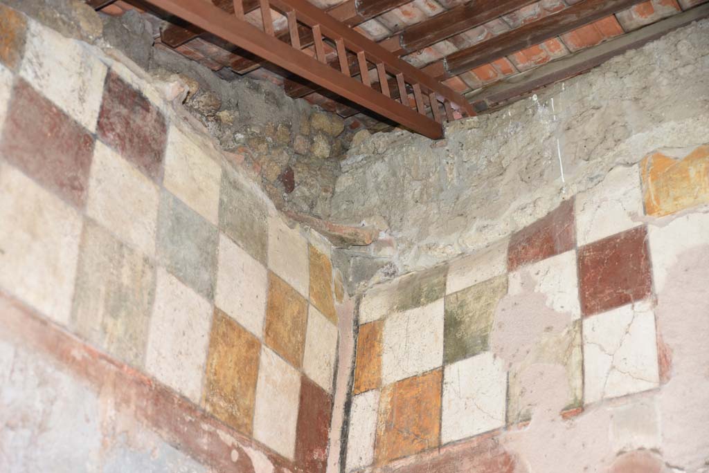 V.4.a Pompeii. March 2018. Room ‘l’ (L), detail from upper north-west corner.
Foto Annette Haug, ERC Grant 681269 DÉCOR