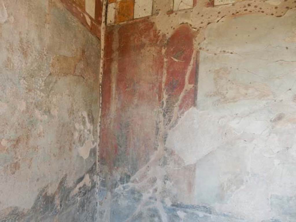 V.4.a Pompeii. May 2015. Detail from north-west corner of hunting fresco.
Photo courtesy of Buzz Ferebee.