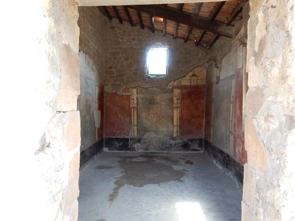 V.4.a Pompeii. May 2015. Looking south through doorway into summer triclinium.
Photo courtesy of Buzz Ferebee.