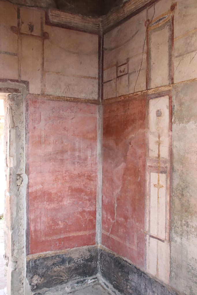 V.4.a Pompeii. October 2023.
Room ‘s’, looking towards north-east corner. Photo courtesy of Klaus Heese.