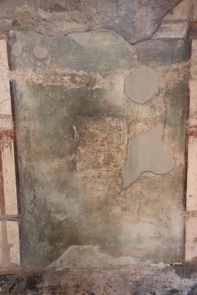 V.4.a Pompeii. October 2023.
Room ‘s’, central panel on south wall of summer triclinium. Photo courtesy of Klaus Heese.