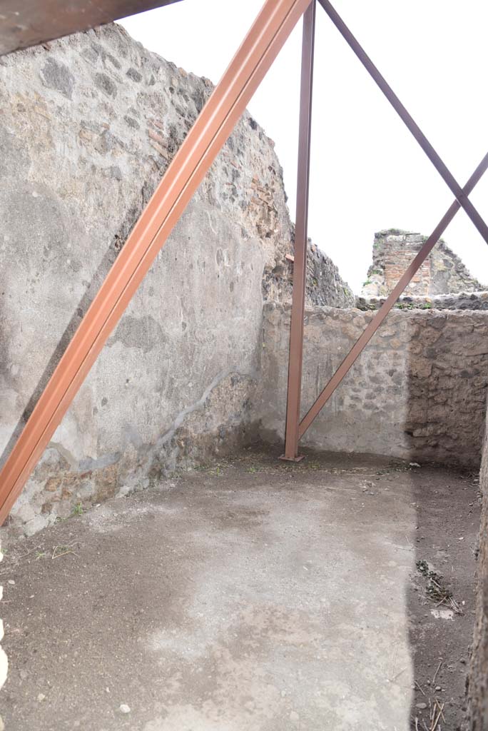 V.4.a Pompeii. March 2018. Room ‘v’, looking towards south-east corner.
Foto Annette Haug, ERC Grant 681269 DÉCOR.
