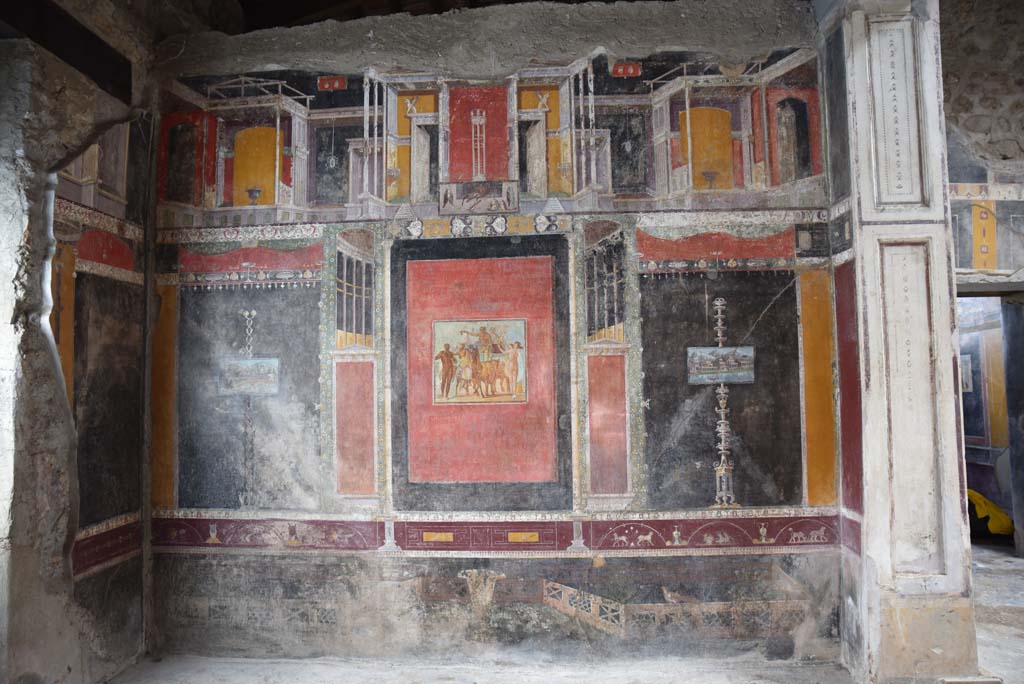 V.4.a Pompeii. March 2018. Room ‘h’, looking towards south wall of tablinum.
Foto Annette Haug, ERC Grant 681269 DÉCOR.