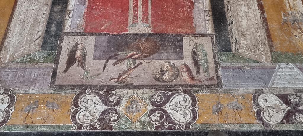 V.4.a Pompeii. January 2023.
Room ‘h’, detail from painted still-life panel on upper centre of south wall. Photo courtesy of Miriam Colomer.