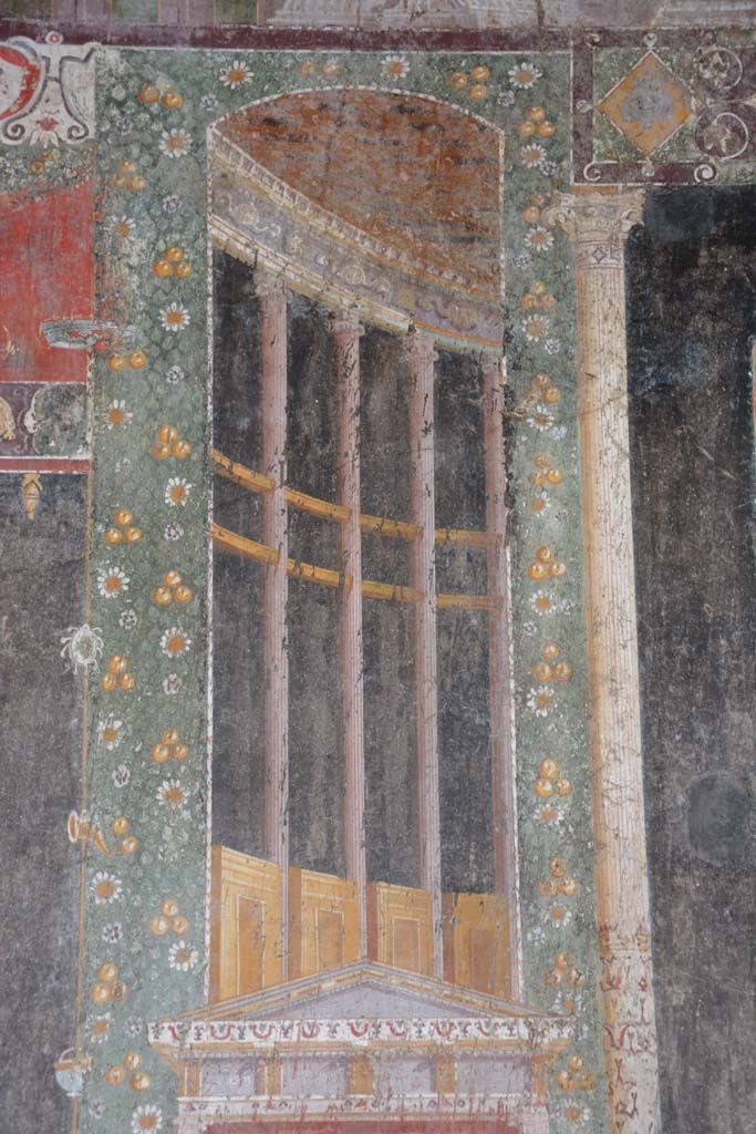 V.4.a Pompeii. March 2018.
Room ‘h’, detail from the upper part of the separating panel on east end of south wall.
Foto Annette Haug, ERC Grant 681269 DÉCOR.