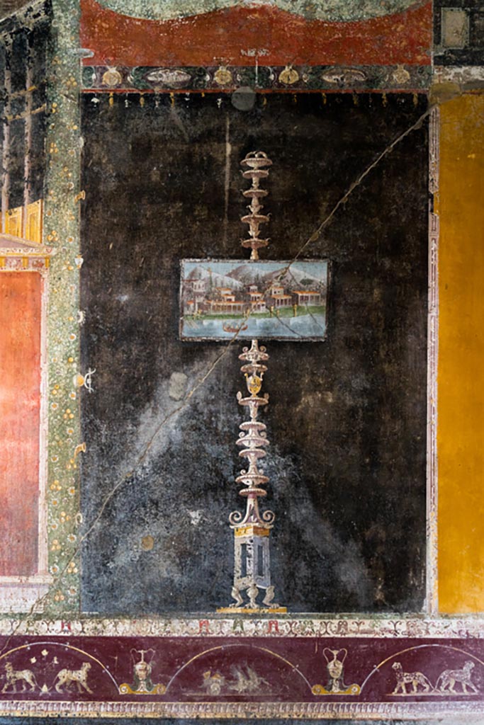 V.4.a Pompeii. January 2023.
Room ‘h’, black side panel at west end of south wall of tablinum. Photo courtesy of Johannes Eber.