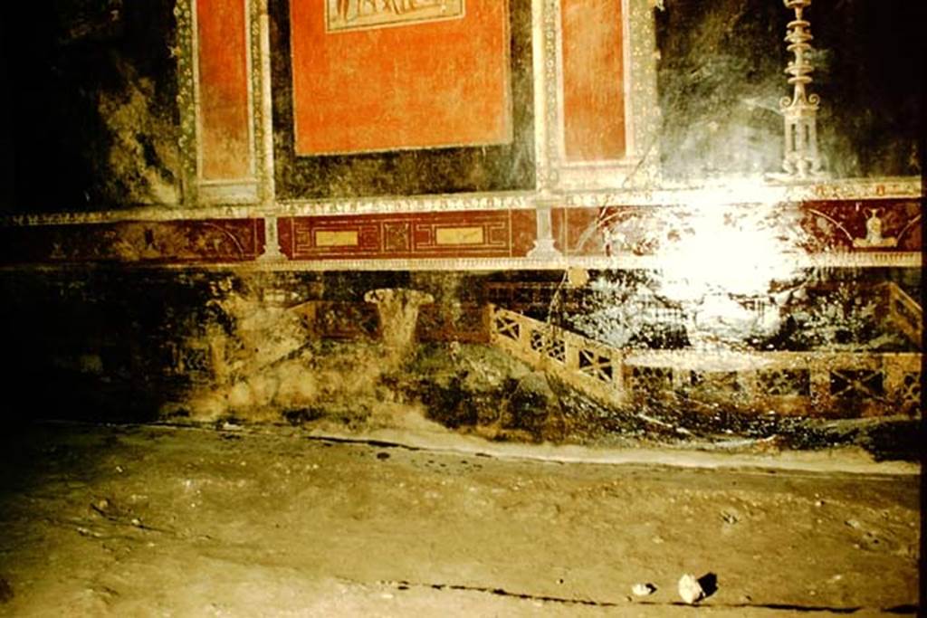 V.4.a Pompeii. 1957. Tablinum, south wall, lower level with garden painting
Photo by Stanley A. Jashemski.
Source: The Wilhelmina and Stanley A. Jashemski archive in the University of Maryland Library, Special Collections (See collection page) and made available under the Creative Commons Attribution-Non Commercial License v.4. See Licence and use details.
J57f0279