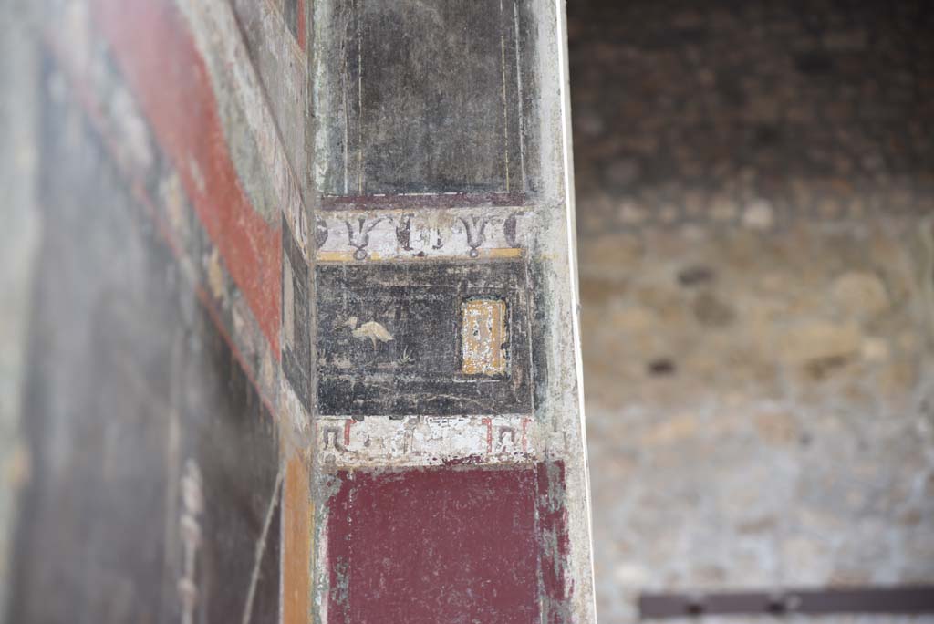 V.4.a Pompeii. March 2018. Room ‘h’, detail from west wall in south-west corner.
Foto Annette Haug, ERC Grant 681269 DÉCOR.