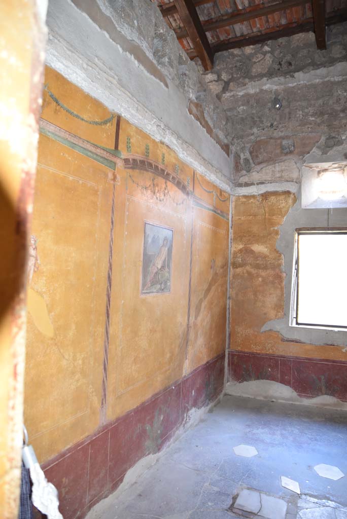 V.4.a Pompeii. March 2018. Room ‘i’, looking east along north wall towards north-east corner.
Foto Annette Haug, ERC Grant 681269 DÉCOR.