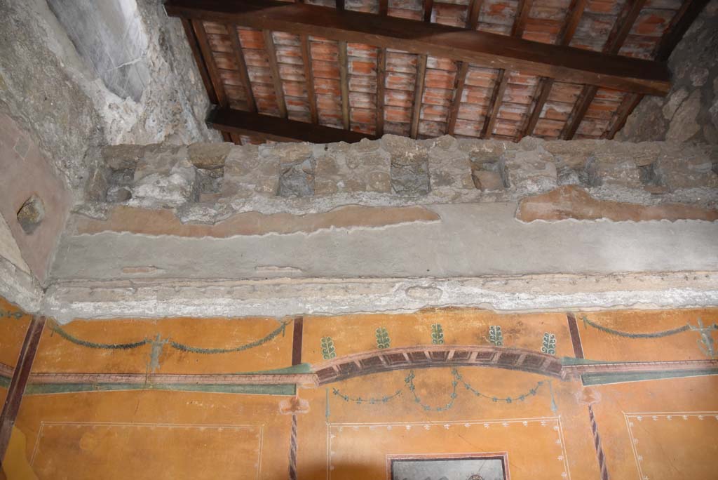 V.4.a Pompeii. March 2018. Room ‘i’, detail from upper north wall in north-west corner.
Foto Annette Haug, ERC Grant 681269 DÉCOR.