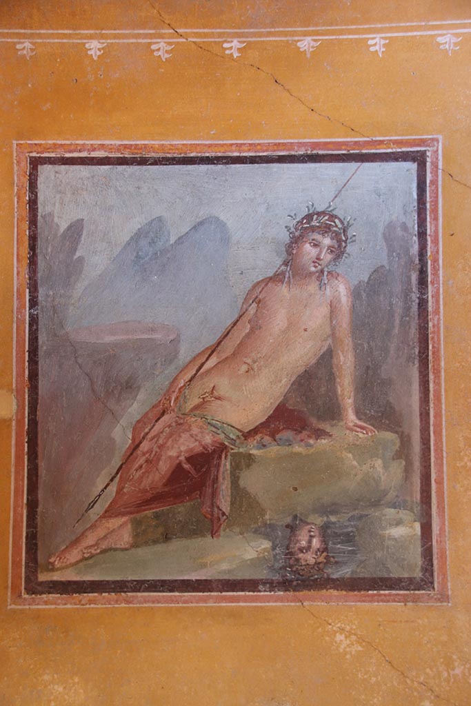 V.4.a Pompeii. October 2024.
Room ‘i’, north wall of cubiculum, with centre wall painting of Narcissus at the fountain.
Photo courtesy of Klaus Heese.