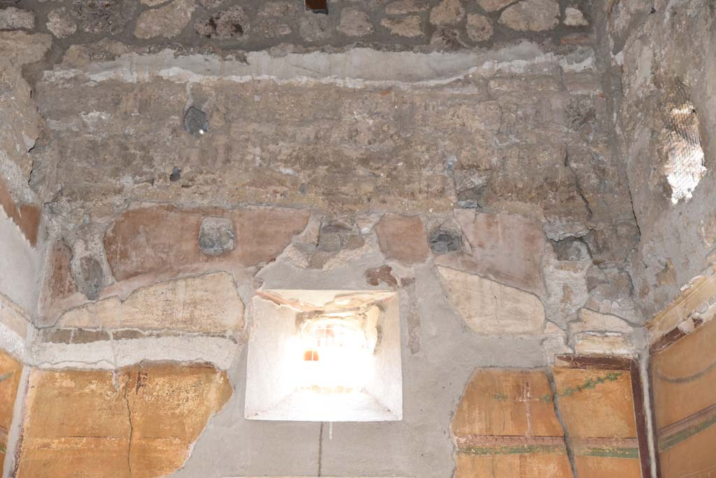 V.4.a Pompeii. March 2018. Room ‘i’, upper east wall above windows.
Foto Annette Haug, ERC Grant 681269 DÉCOR.