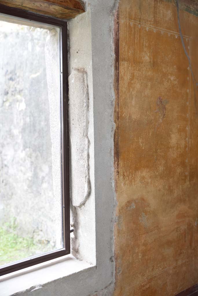 V.4.a Pompeii. March 2018. Room ‘i’, detail from south side of window in east wall.
Foto Annette Haug, ERC Grant 681269 DÉCOR