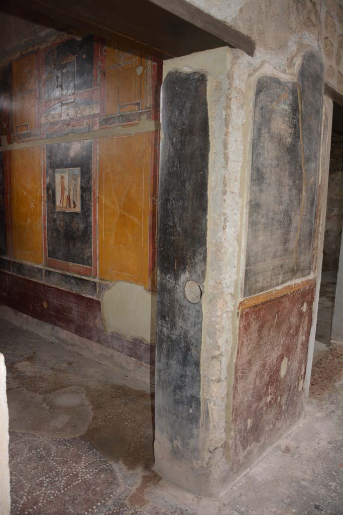 V.4.a Pompeii. March 2018. Room ‘g’, west side of doorway.
Foto Annette Haug, ERC Grant 681269 DÉCOR.