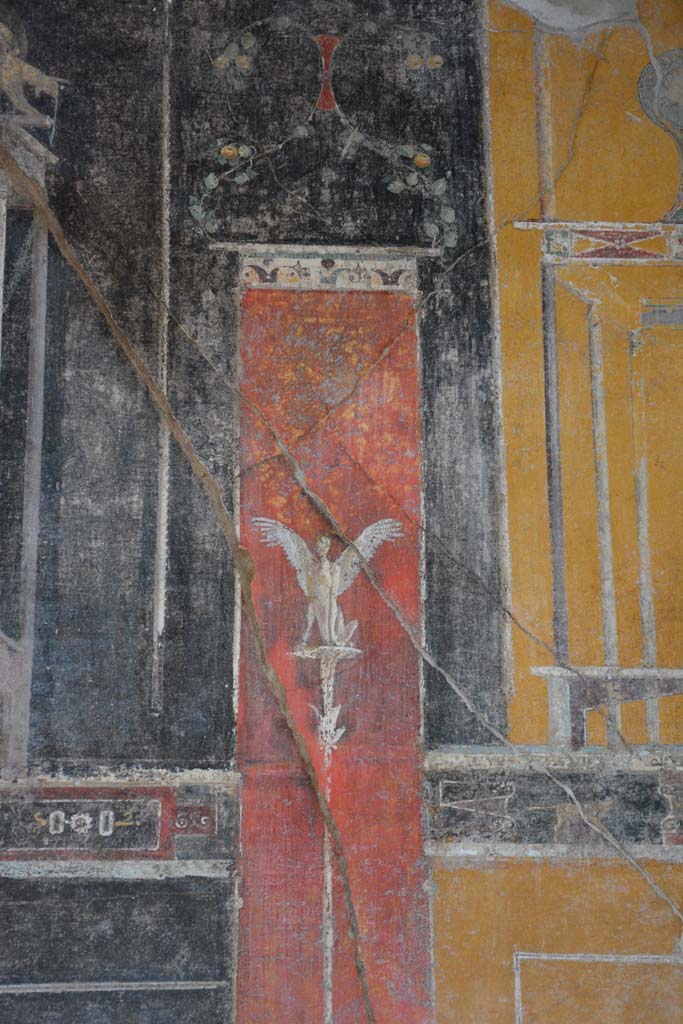V.4.a Pompeii. March 2018. Room ‘g’, top of painted candelabra from upper east wall.
Foto Annette Haug, ERC Grant 681269 DÉCOR.