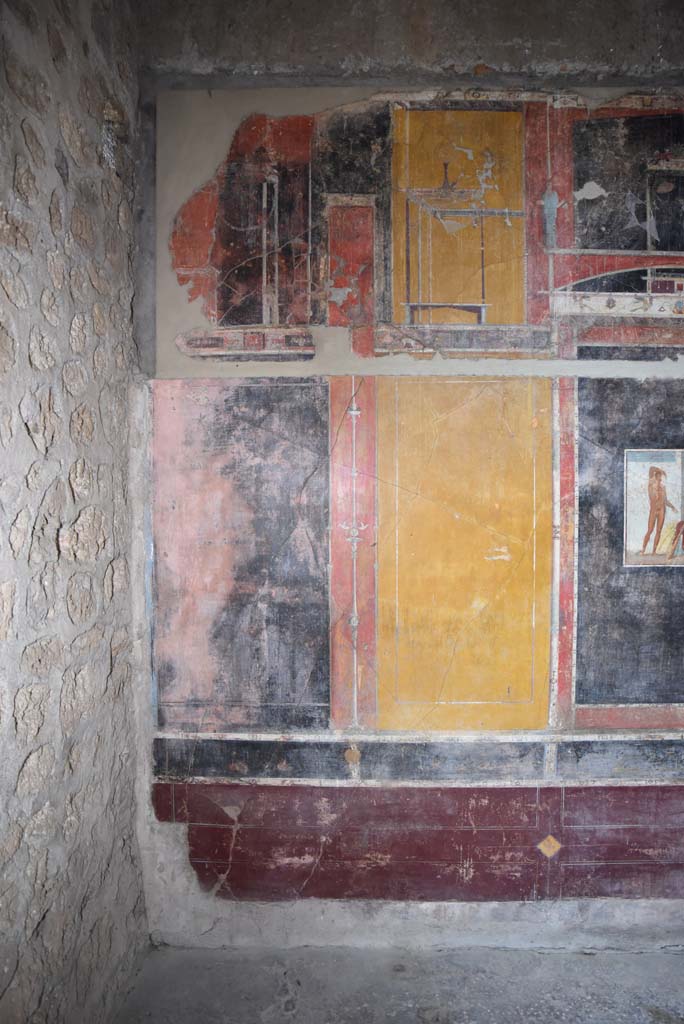 V.4.a Pompeii. March 2018. Room ‘g’, south end of west wall in south-west corner.
Foto Annette Haug, ERC Grant 681269 DÉCOR.