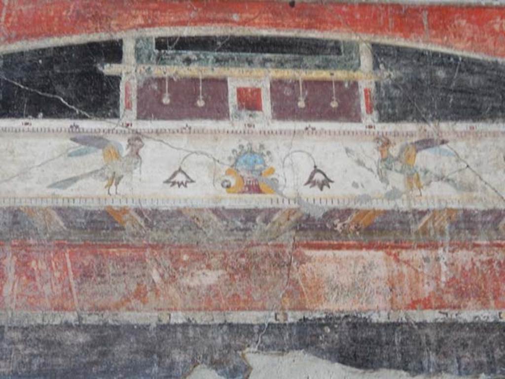 V.4.a Pompeii. May 2015. Detail from upper centre of west wall of cubiculum.
Photo courtesy of Buzz Ferebee.