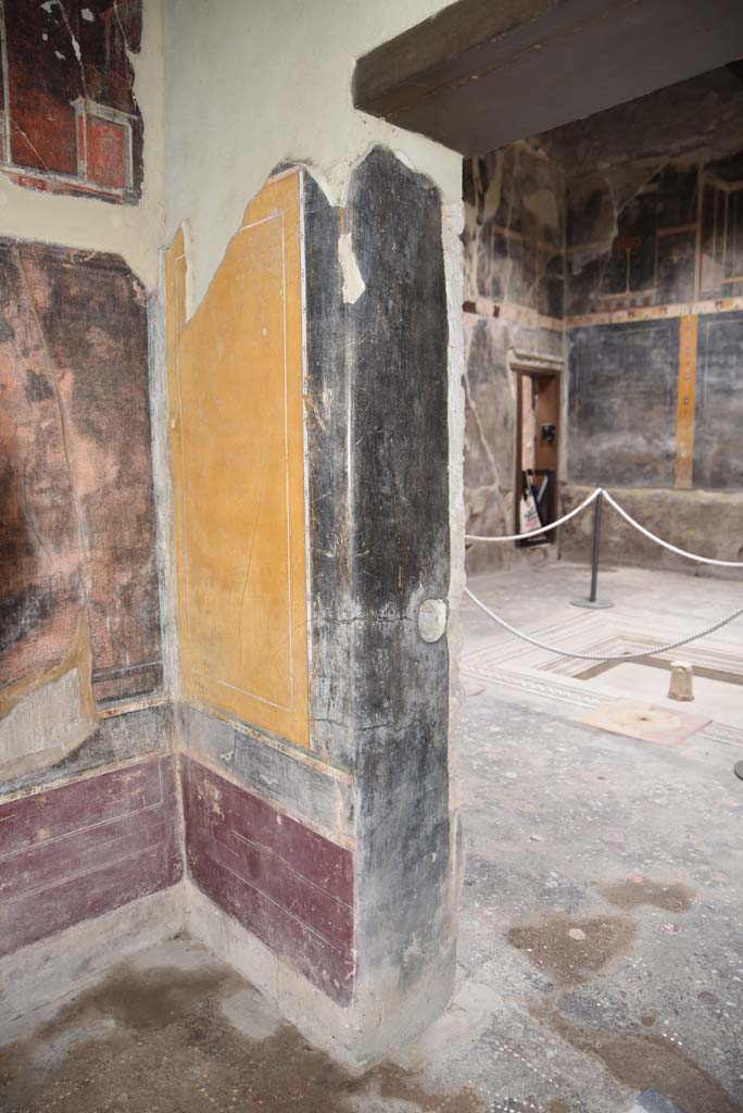 V.4.a Pompeii. March 2018.
Room ‘g’, looking towards north wall in north-west corner, with doorway to atrium b.
Foto Annette Haug, ERC Grant 681269 DÉCOR.