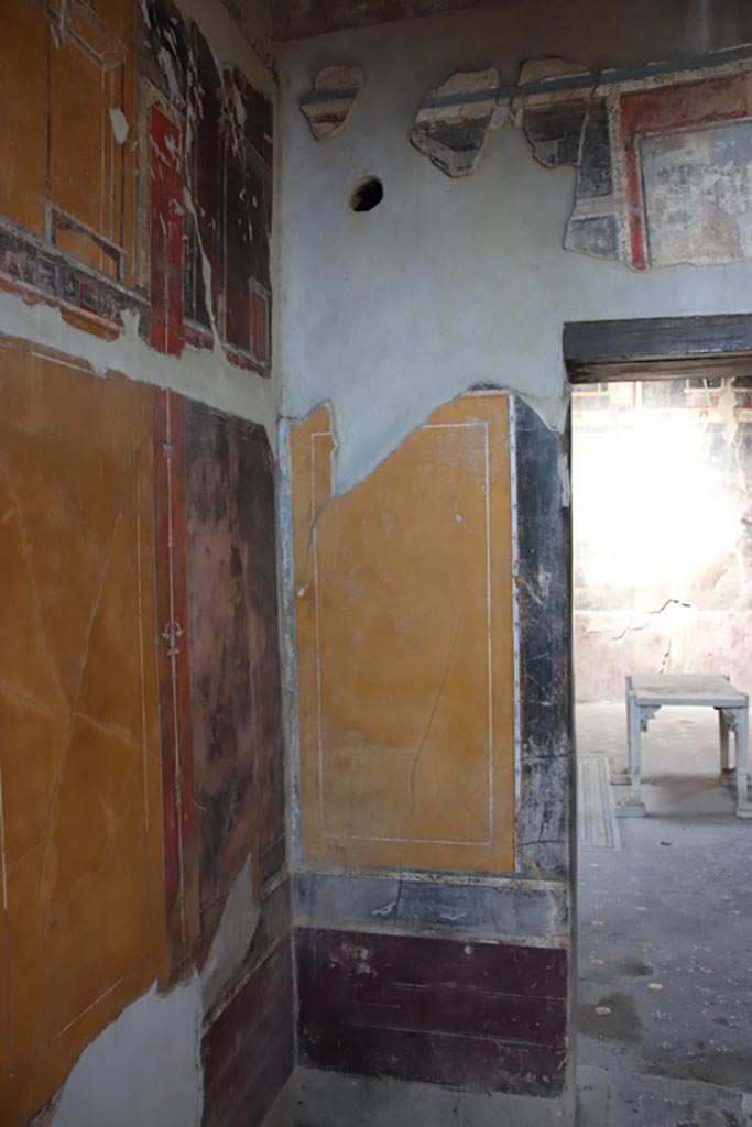 V.4.a Pompeii. October 2023.
Room ‘g’, north wall in north-west corner. Photo courtesy of Klaus Heese.