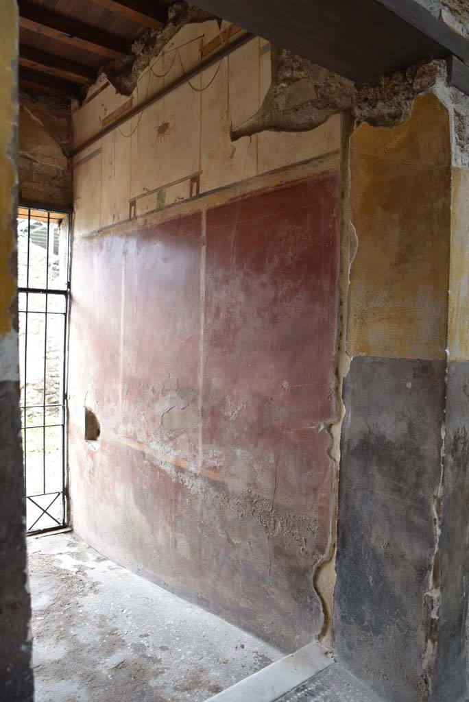 V.4.a Pompeii. March 2019. Looking west along north wall of entrance corridor/fauces.
Foto Annette Haug, ERC Grant 681269 DÉCOR