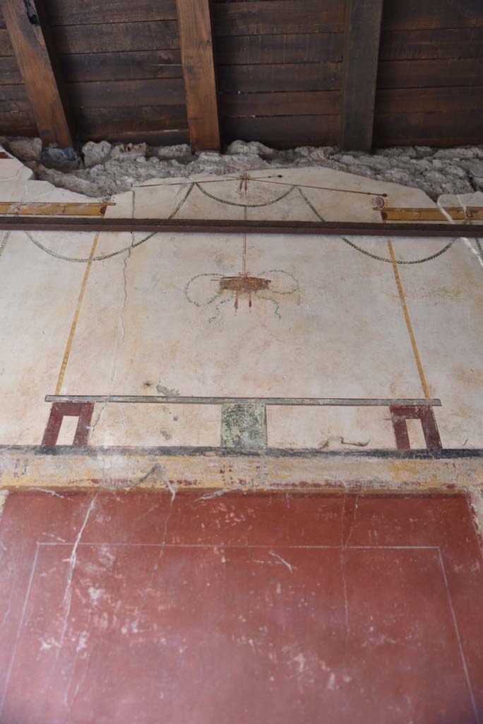 V.4.a Pompeii. March 2018. Detail from centre of upper north wall of entrance corridor/fauces.
Foto Annette Haug, ERC Grant 681269 DÉCOR