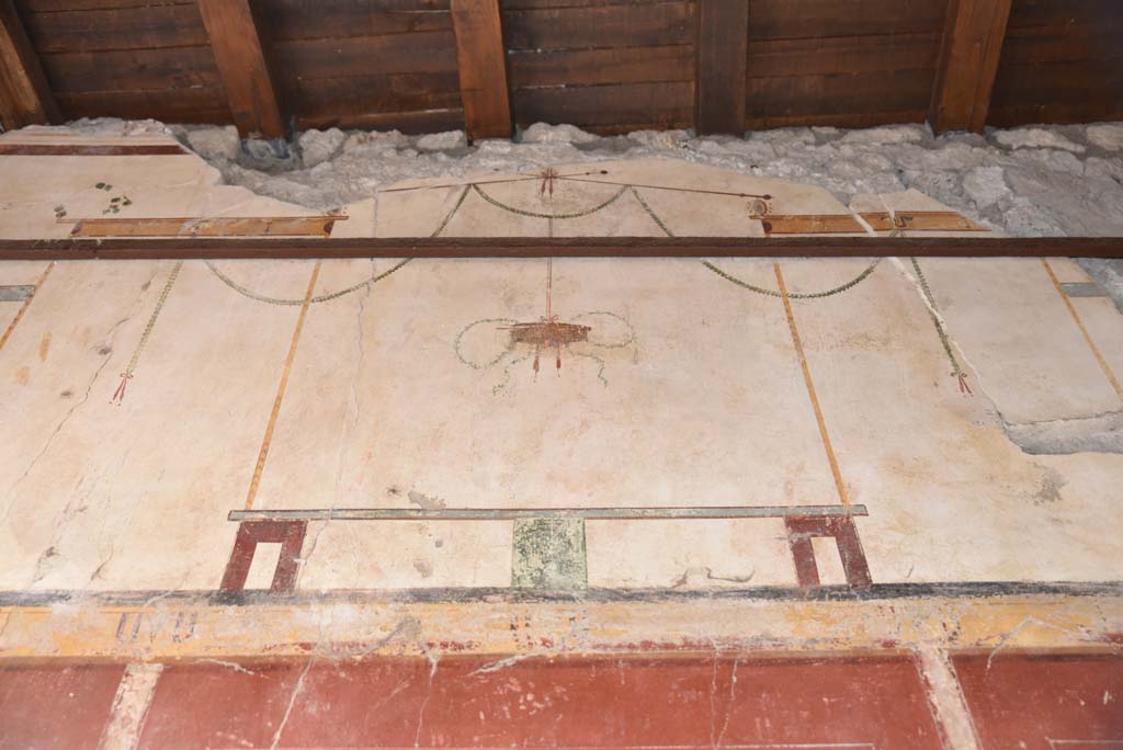 V.4.a Pompeii. March 2018. Detail from centre of upper north wall of entrance corridor/fauces.
Foto Annette Haug, ERC Grant 681269 DÉCOR