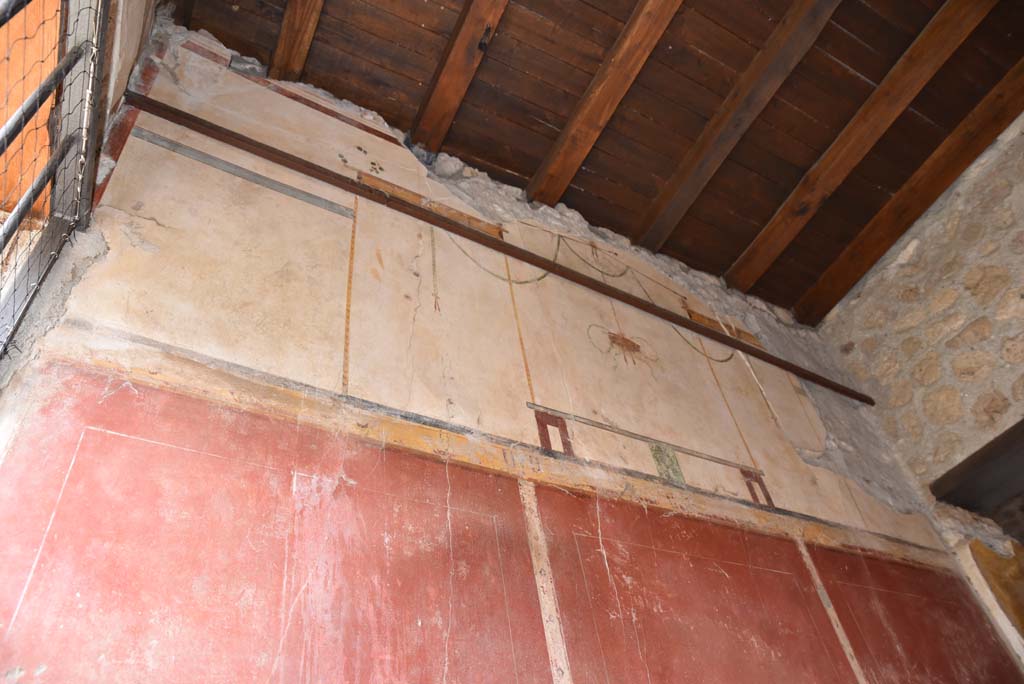 V.4.a Pompeii. March 2018. Upper north wall of entrance corridor/fauces.
Foto Annette Haug, ERC Grant 681269 DÉCOR
