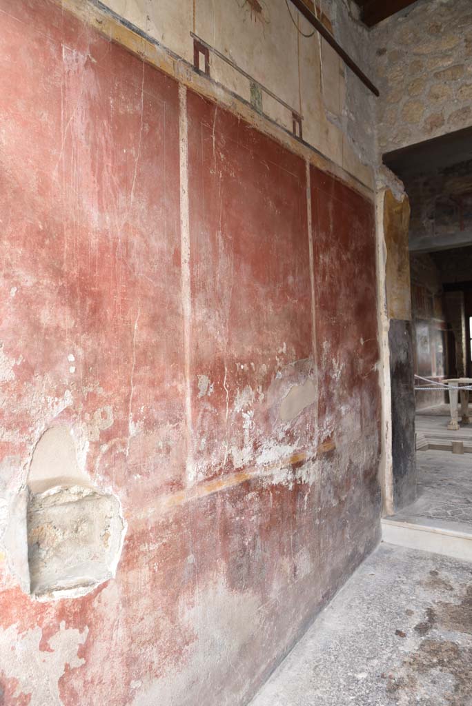 V.4.a Pompeii. March 2018.
Looking east along north wall of entrance corridor/fauces towards atrium.
Foto Annette Haug, ERC Grant 681269 DÉCOR
