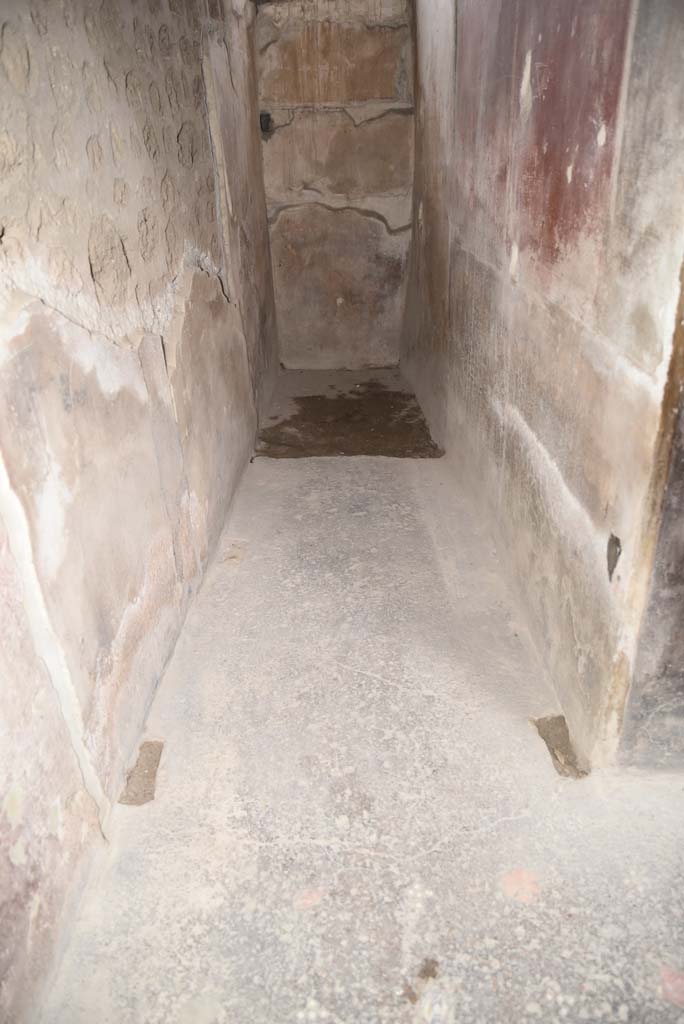 V.4.a Pompeii. March 2018. Room ‘d’, looking west across flooring.
Foto Annette Haug, ERC Grant 681269 DÉCOR.