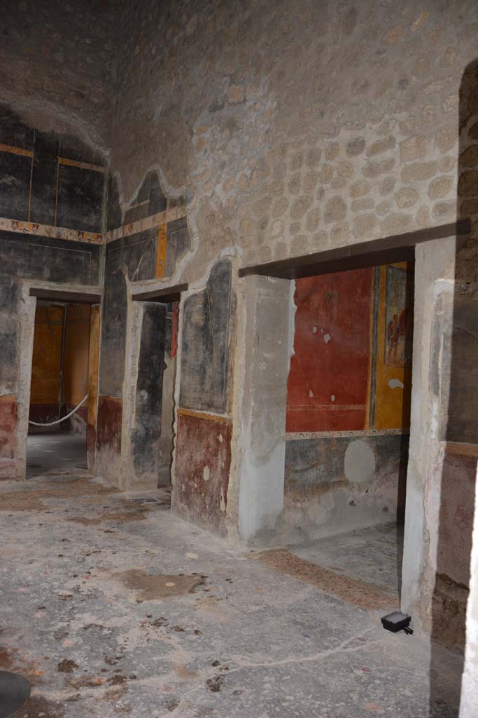 V.4.a Pompeii. March 2018. Room ‘b’, looking east alogn south wall.
Foto Annette Haug, ERC Grant 681269 DÉCOR.