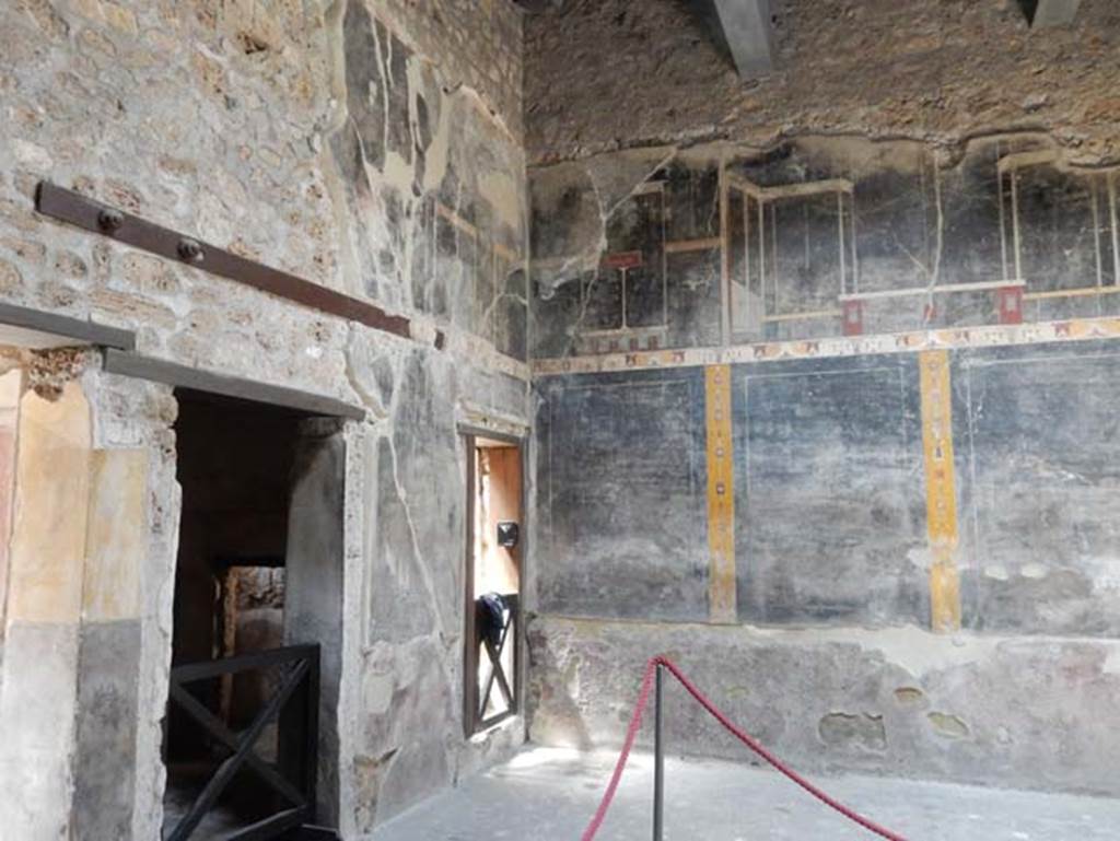 V.4.a Pompeii. May 2015. Doorway to cubiculum, on left, and to steps, in centre, in north-west corner of atrium. Photo courtesy of Buzz Ferebee.