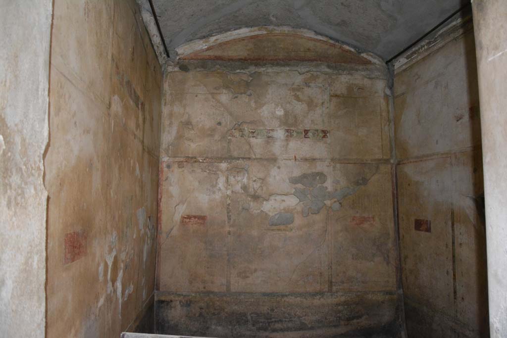 V.4.a Pompeii. March 2018. Room ‘c’, looking west through doorway.
Foto Annette Haug, ERC Grant 681269 DÉCOR.