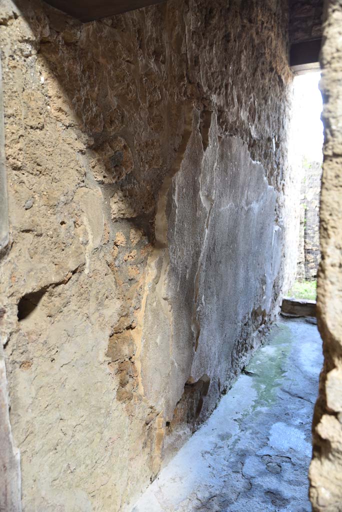 V.4.a Pompeii. March 2018. Room ‘k’, looking east along north wall of corridor.
Foto Annette Haug, ERC Grant 681269 DÉCOR