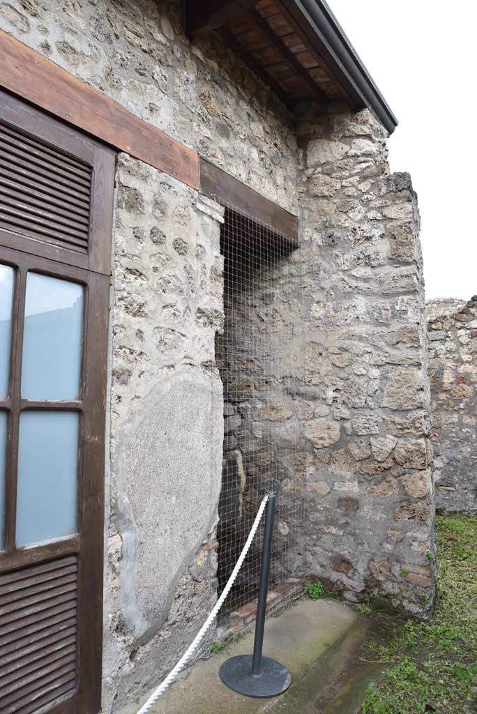 V.4.a Pompeii. March 2018. Corridor ‘k’, in centre, doorway leading to atrium.
Foto Annette Haug, ERC Grant 681269 DÉCOR.