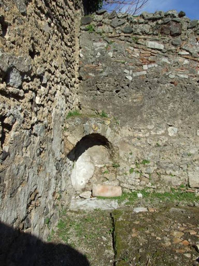 V.4.b Pompeii. March 2009. North east corner of small garden.