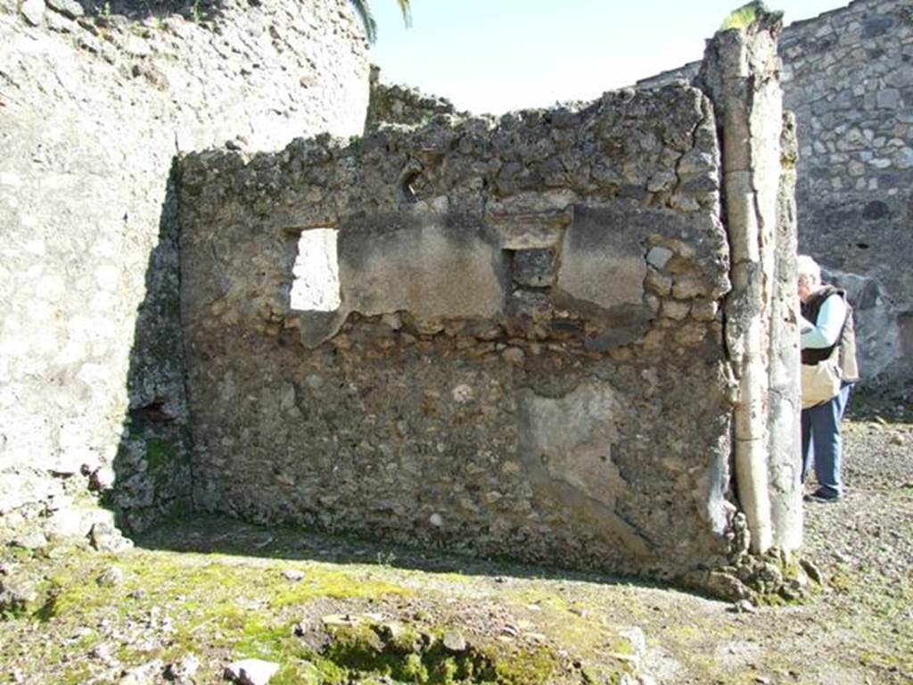 V.4.b Pompeii. March 2009. South side of small garden.