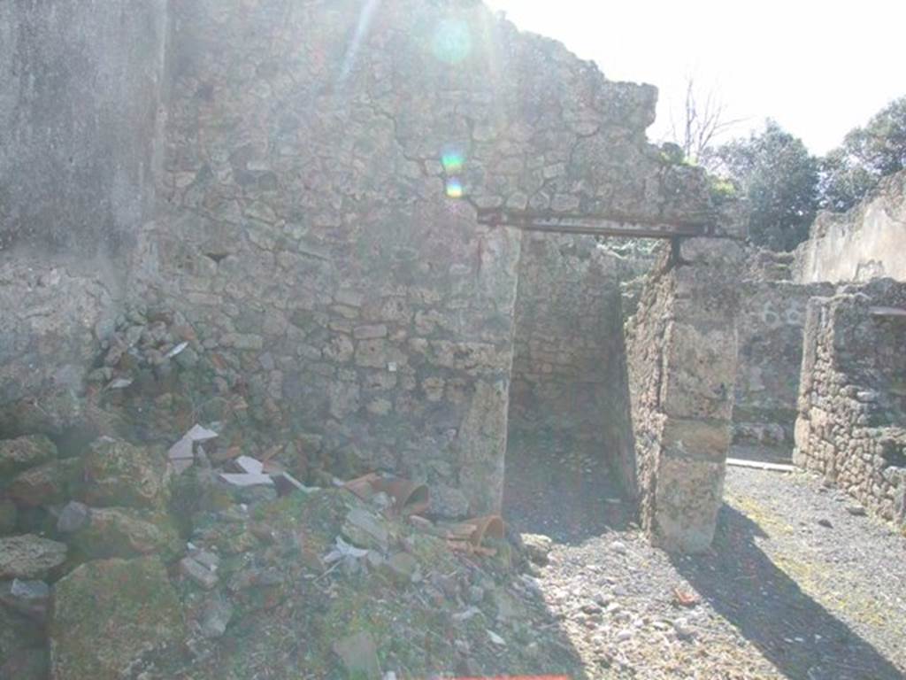 V.4.b Pompeii. March 2009. South west corner of atrium, doorway to Cubiculum, and entrance fauces. Looking West.