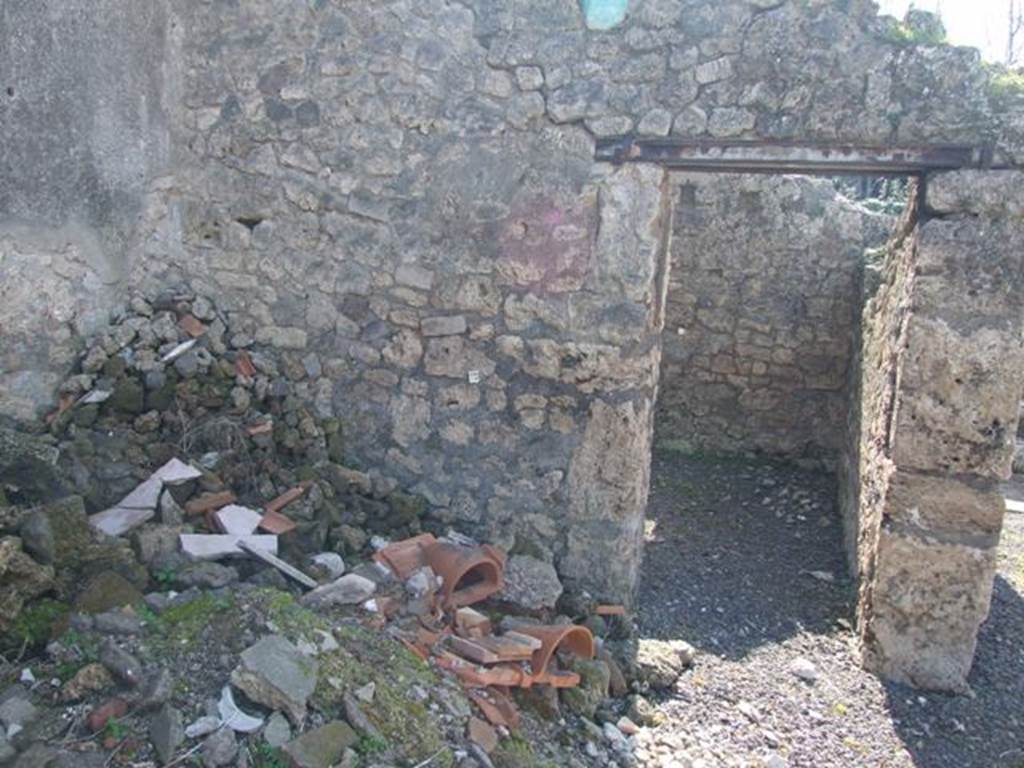 V.4.b Pompeii. March 2009. Doorway to Cubiculum in south west corner of atrium.