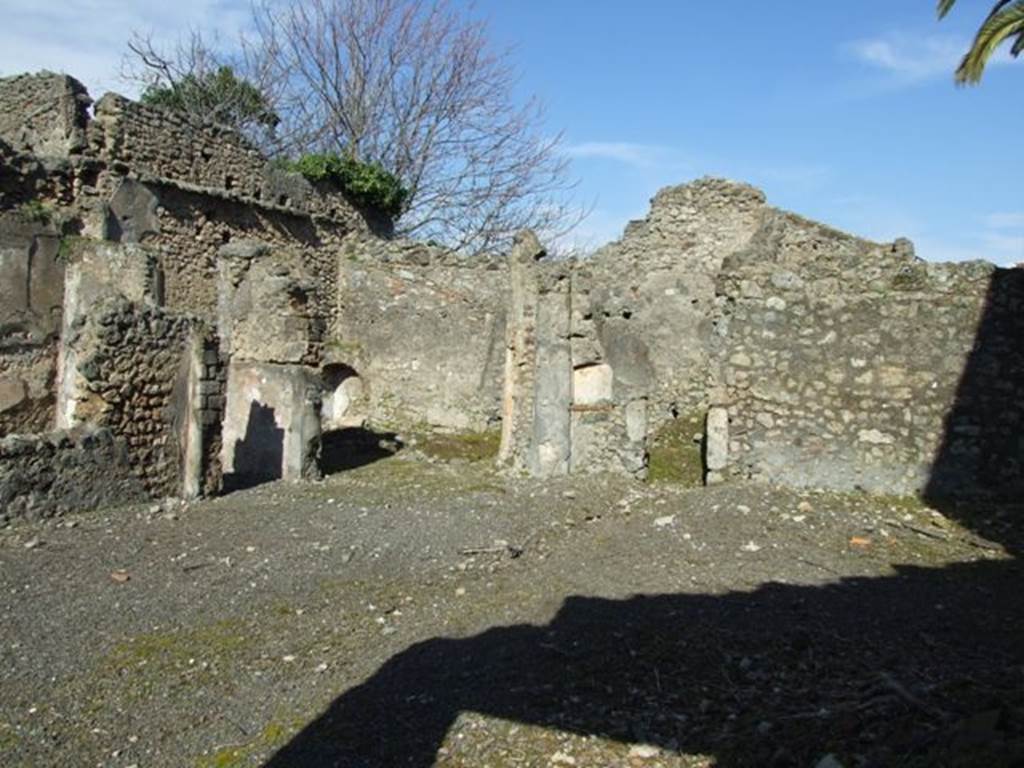 V.4.b Pompeii. March 2009. Looking east across atrium, from south west corner.